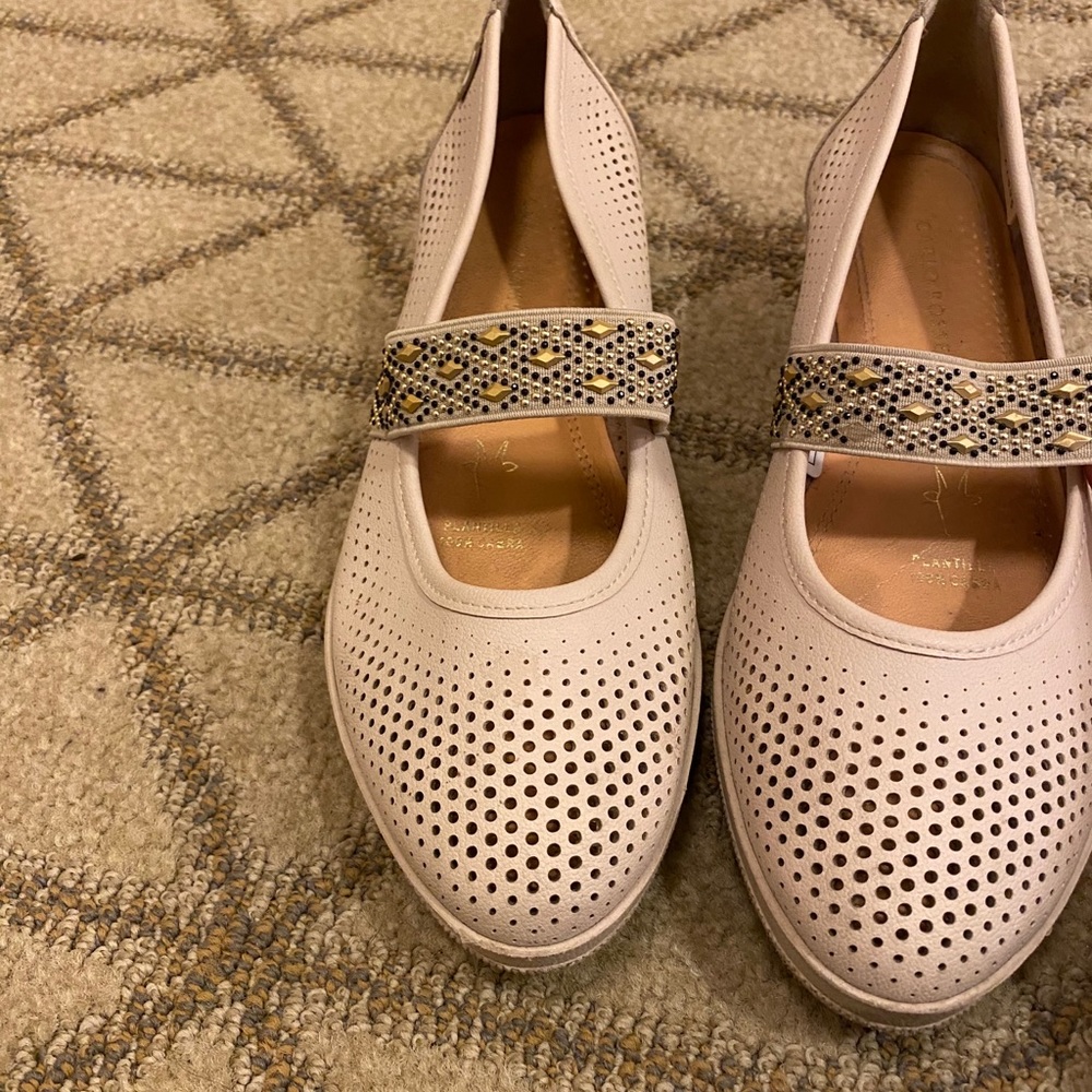 Carlo Rossetti Women's Lukas Beige Mary Jane Flat